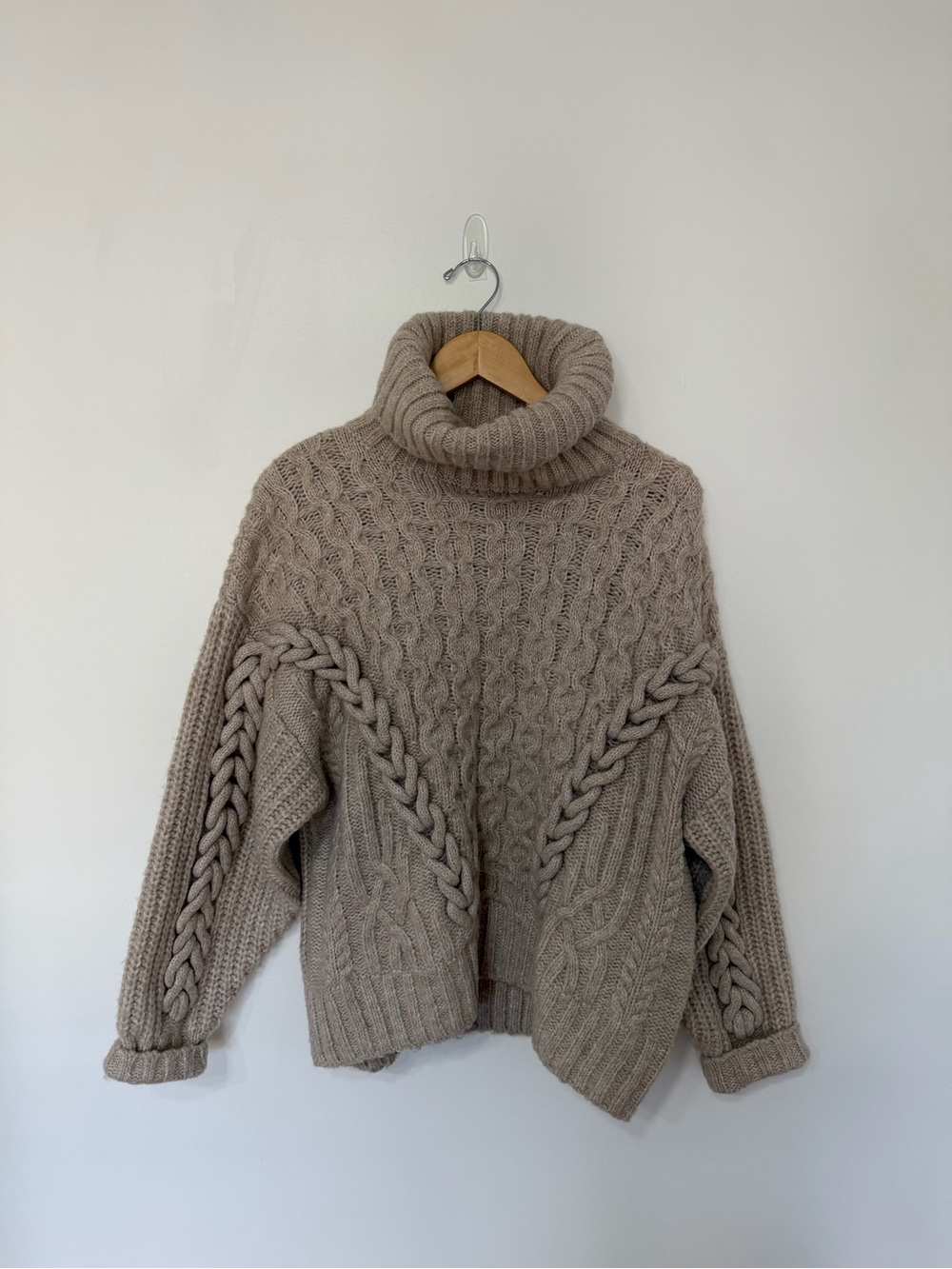 H&M Cable Knit Turtleneck Sweater Women’s Medium Beige Chunky Cozy Fisherman